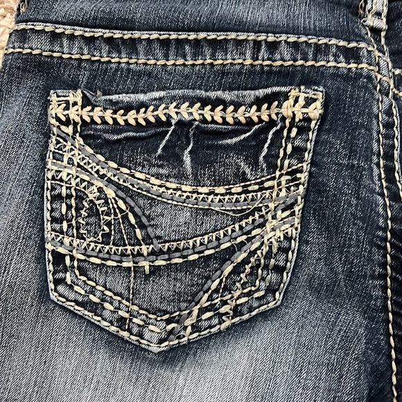 EUC! Maurices Jeans. SZ 3/4 Short - Picture 9 of 9